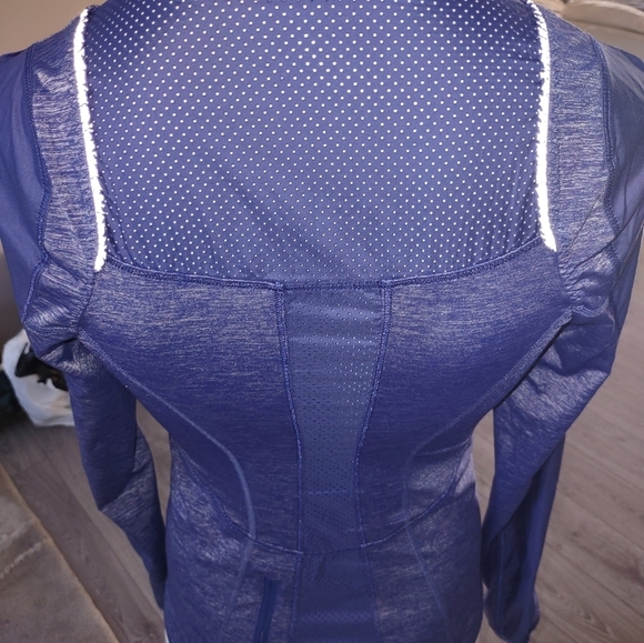 LULULEMON Another Mile running jacket with reflective - Picture 7 of 9